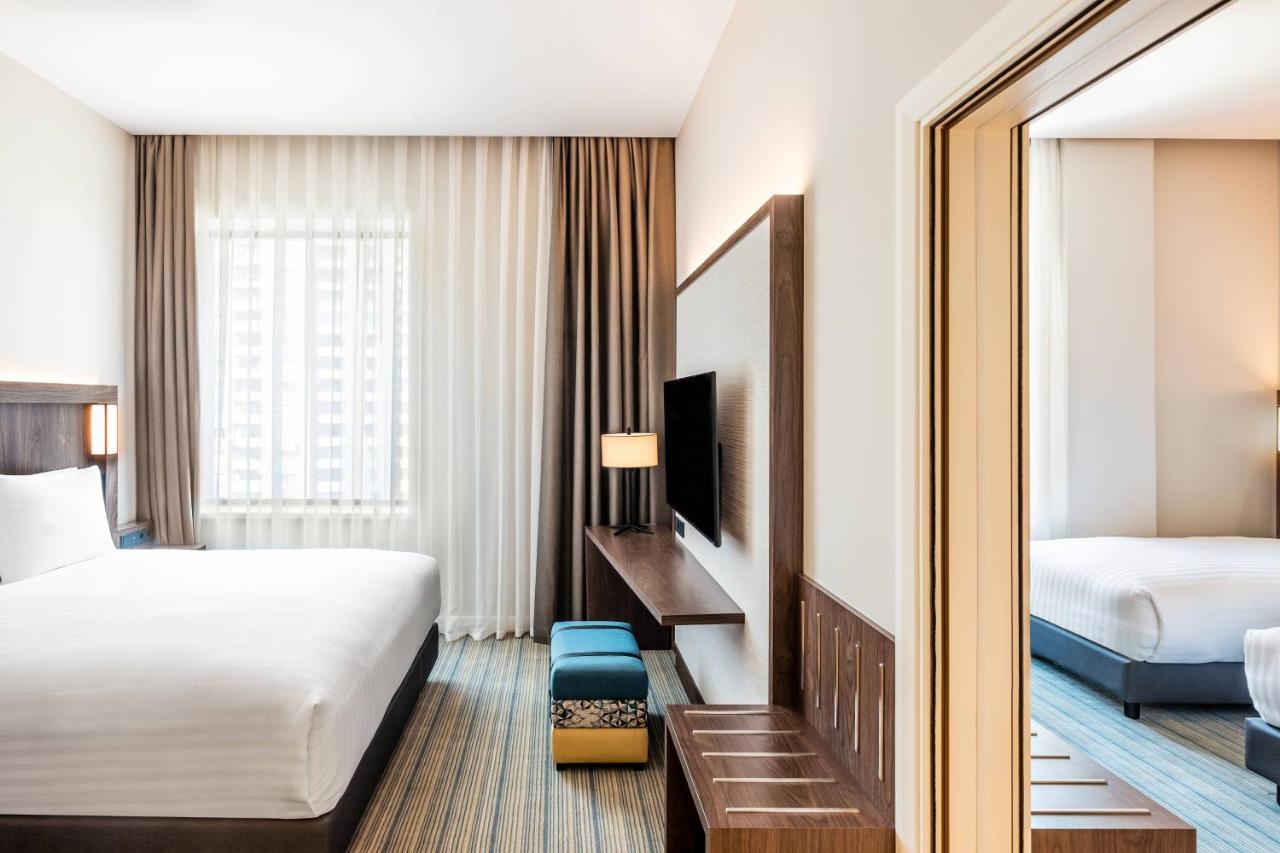 Courtyard baku. Marriott Courtyard Baku. Courtyard by Marriott Baku. Courtyard by Marriott Baku ночью. Отель Courtyard by Marriott Baku Facebook.